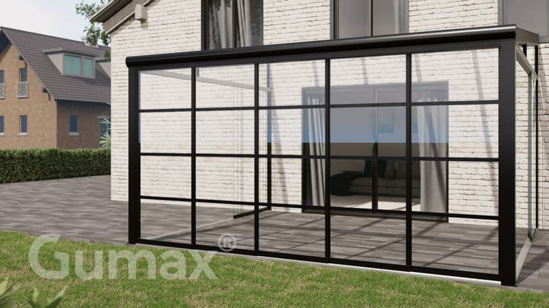 Steel Look mat zwarte veranda met glazen schuifwanden